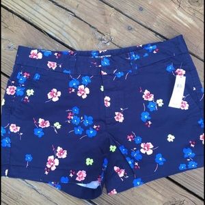 Gap navy floral khaki shorts